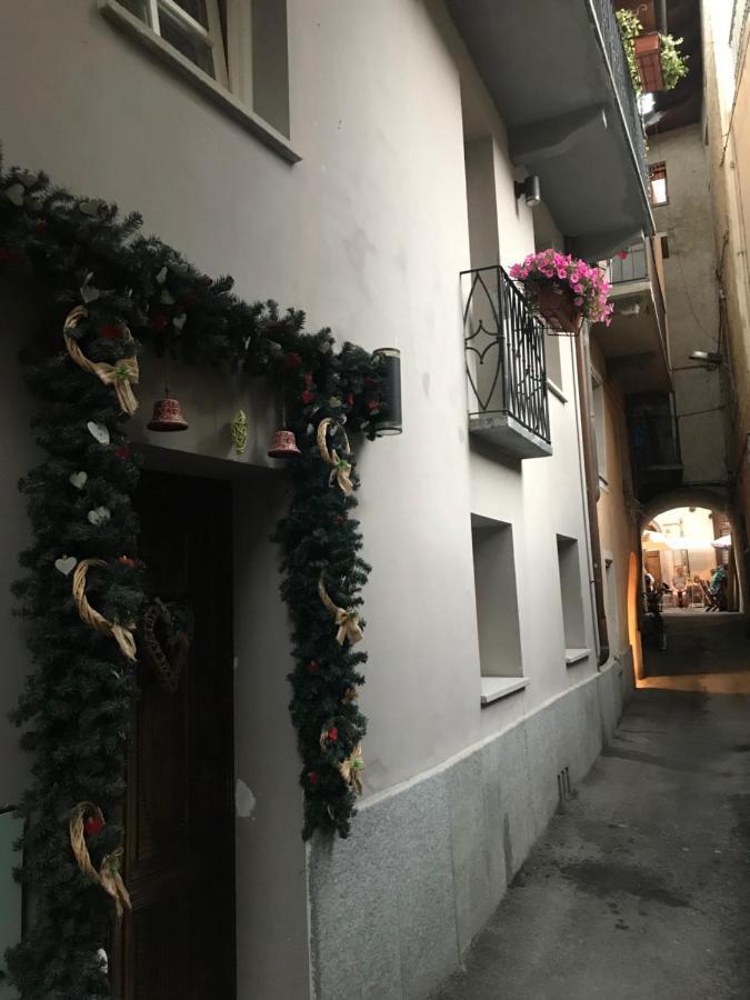 Aymon De Challant Appartement Aosta Bagian luar foto